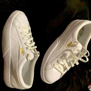 White Puma Sneakers. New w/o tags. Never worn!